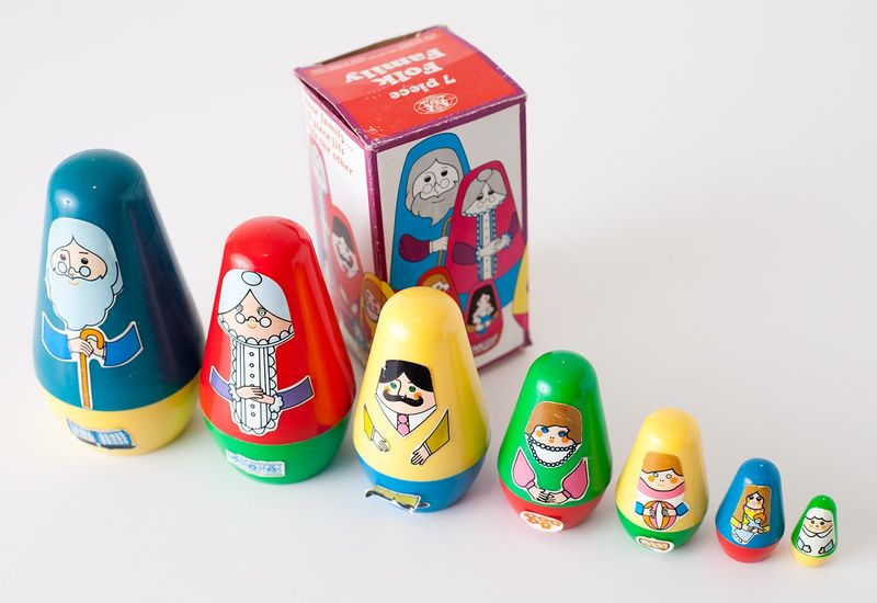 File:Hideaway Folk Family Toy.jpg